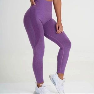 🍑NEW Violet Contour Seamless Leggings!